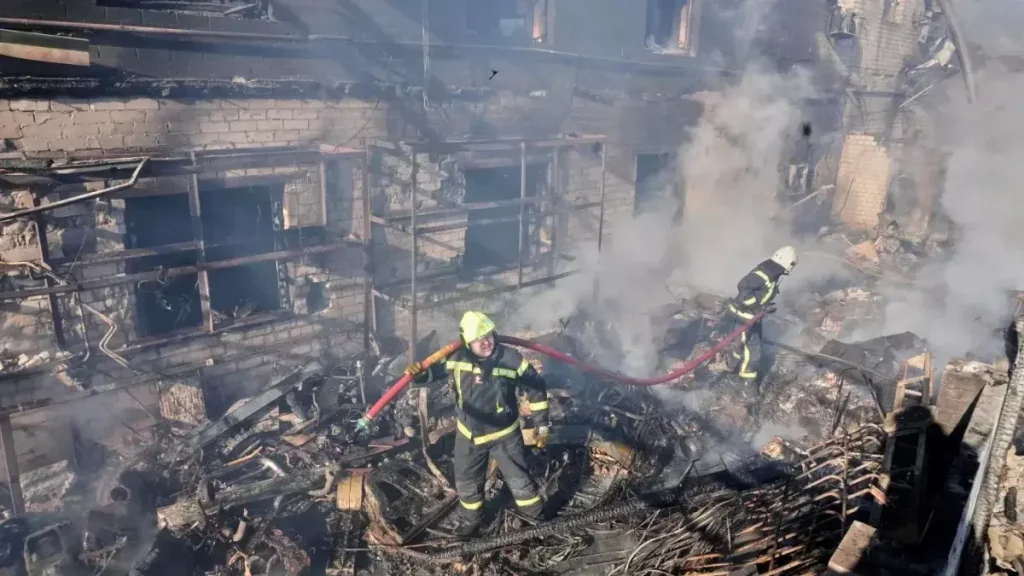 शांति वार्ता रुकने के बीच कीव पर रूसी हमले में 4 की मौत, 15 घायल