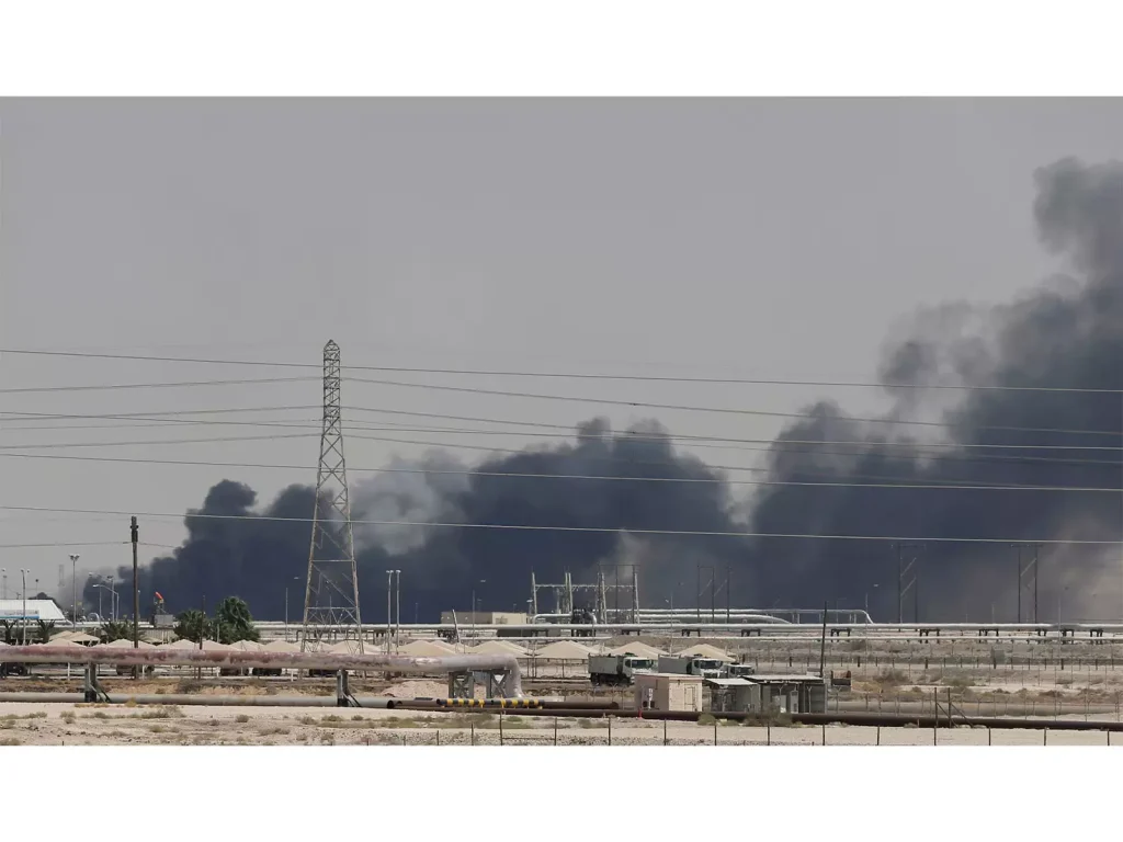 સાઉદી એર ડિફેન્સે રિયાધ અને પૂર્વીય વિસ્તારોમાં દુશ્મનના 10 ડ્રોનને અટકાવ્યા… सऊदी हवाई सुरक्षा ने Riyadh और पूर्वी क्षेत्रों के ऊपर 10 दुश्मन ड्रोन को रोककर...