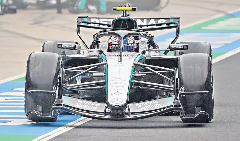 કિમી એન્ટોનેલી ચાઈનીઝ ગ્રાન્ડ પ્રિકસમાં ફોર્મ્યુલા 1 રેસ જીતનાર બીજી વ્યક્તિ બની. किमी एंटोनेली चाइनीज़ ग्रां प्री में फ़ॉर्मूला 1 रेस जीतने वाले दूसरे सबसे...