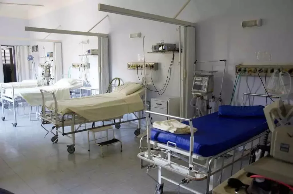 Odisha : AIIMS जाते समय चलती ट्रेन से गिरने के बाद महिला गंभीर रूप से घायल