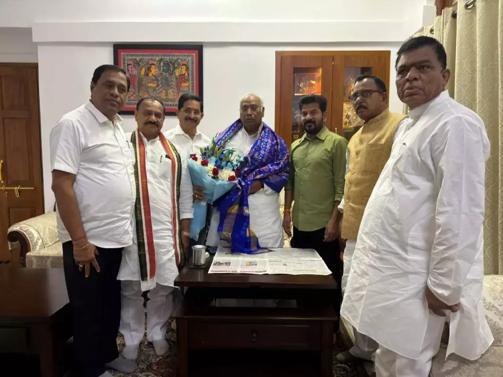 Revanth Reddy  और महेश गौड़ ने मल्लिकार्जुन खड़गे से की बैठक
