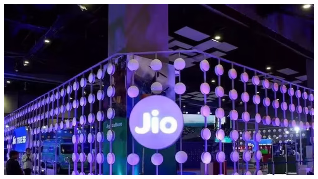Reliance Jio यूज़र्स अब विदेश यात्रा के दौरान Wi-Fi पर SMS मैसेज पा सकते हैं: यहाँ जानें...