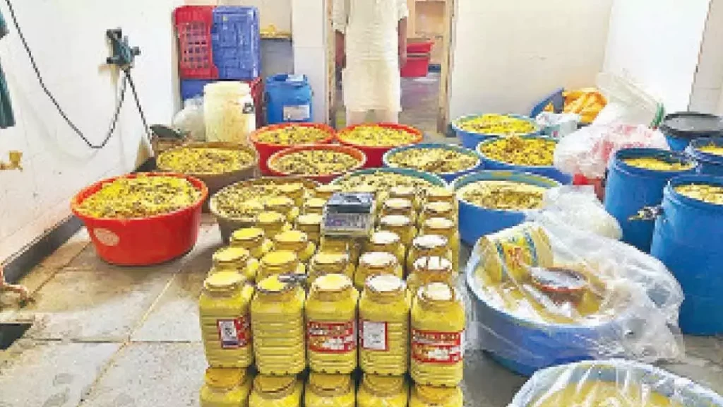 Telangana: पुलिस ने मिलावटी अदरक और लहसुन का पेस्ट जब्त किया