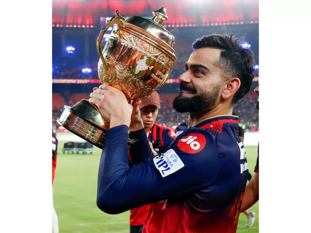 एबी डिविलियर्स ने विराट कोहली को RCB का "दिल की धड़कन" बताया, फ्रेंचाइजी के IPL...