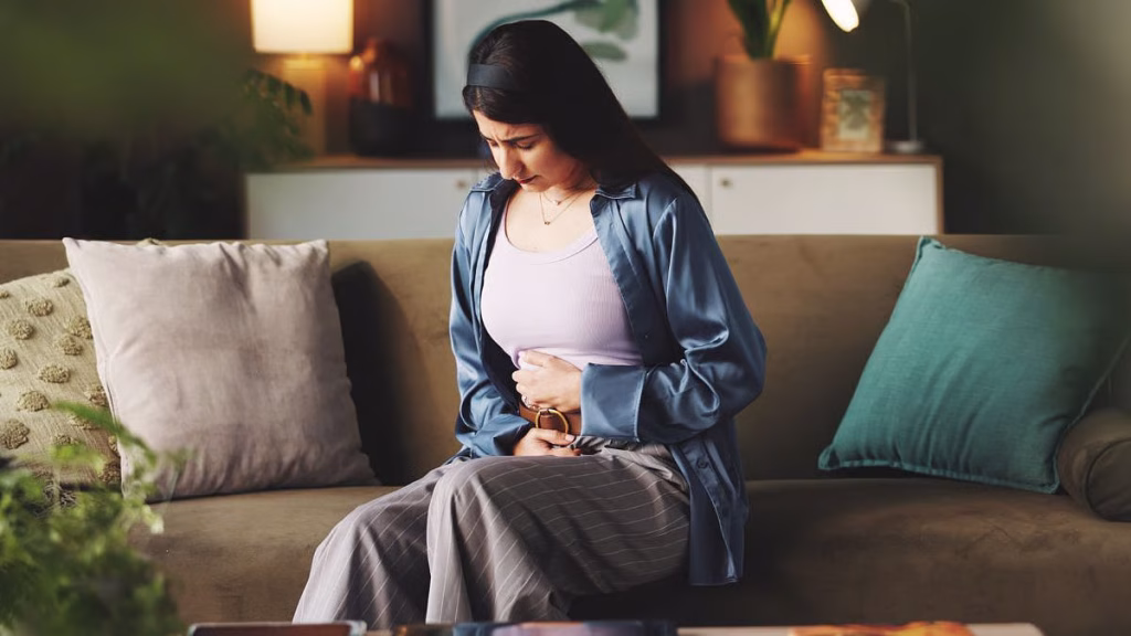 પેટનું ફૂલવું અને IBS: સર્વગ્રાહી આયુર્વેદિક ઉપાયોથી રાહત મેળવો पेट फूलना और IBS: समग्र आयुर्वेदिक उपायों से राहत पाएं