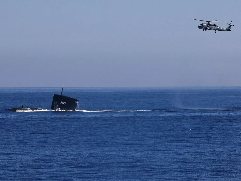 अमेरिका-ईरान तनाव के बीच, टॉमहॉक मिसाइलों से लैस UK की पनडुब्बी होर्मुज...