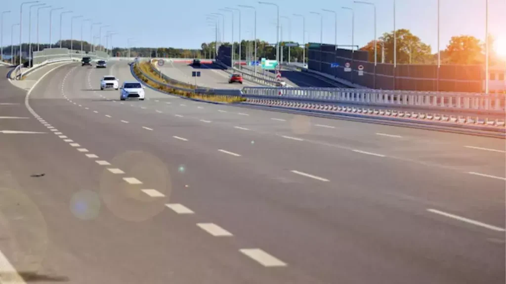 Kanpur: कानपुर-लखनऊ एक्सप्रेसवे तैयार, सफर होगा तेज और आसान