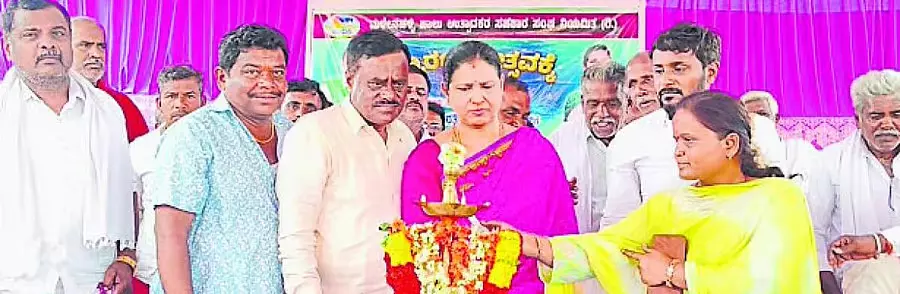 કર્ણાટક: દૂધ ઉત્પાદક સંઘની શરૂઆત Karnataka : दुग्ध उत्पादक संघ का शुभारंभ