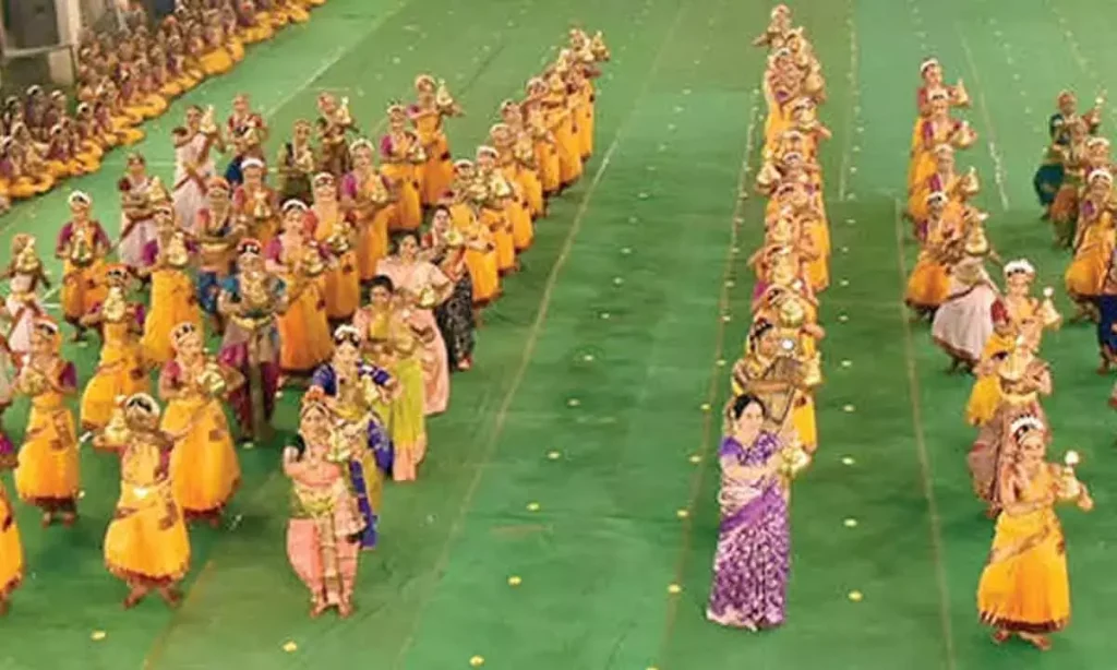 Andhra: 500 कलाकारों ने आंध्र नाट्यम का प्रदर्शन किया