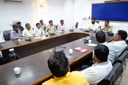 બેદરકારી અને નિયમોના ભંગ બદલ સંબંધિત બસ સંચાલકો સામે પગલાં લેવાશેઃ… लापरवाही और नियम उल्लंघन पर संबंधित बस ऑपरेटरों के विरुद्ध होगी कार्रवाई:...