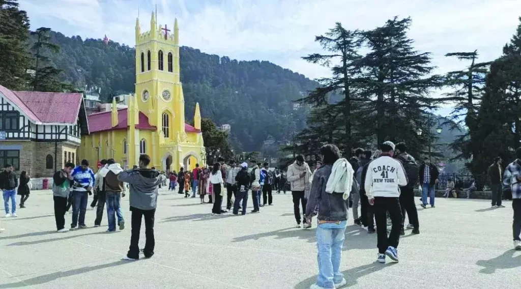 Shimla: हिमाचल में तेज हवाओं और बारिश की संभावना