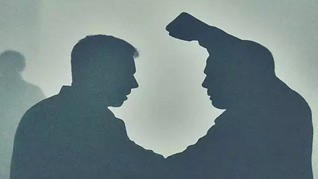 ગદગ: પીવાના પાણીને લઈને બે સમુદાયો વચ્ચે અથડામણ; 15 ઘાયલ Gadag : पीने के पानी को लेकर दो समुदायों के बीच झड़प; 15 घायल