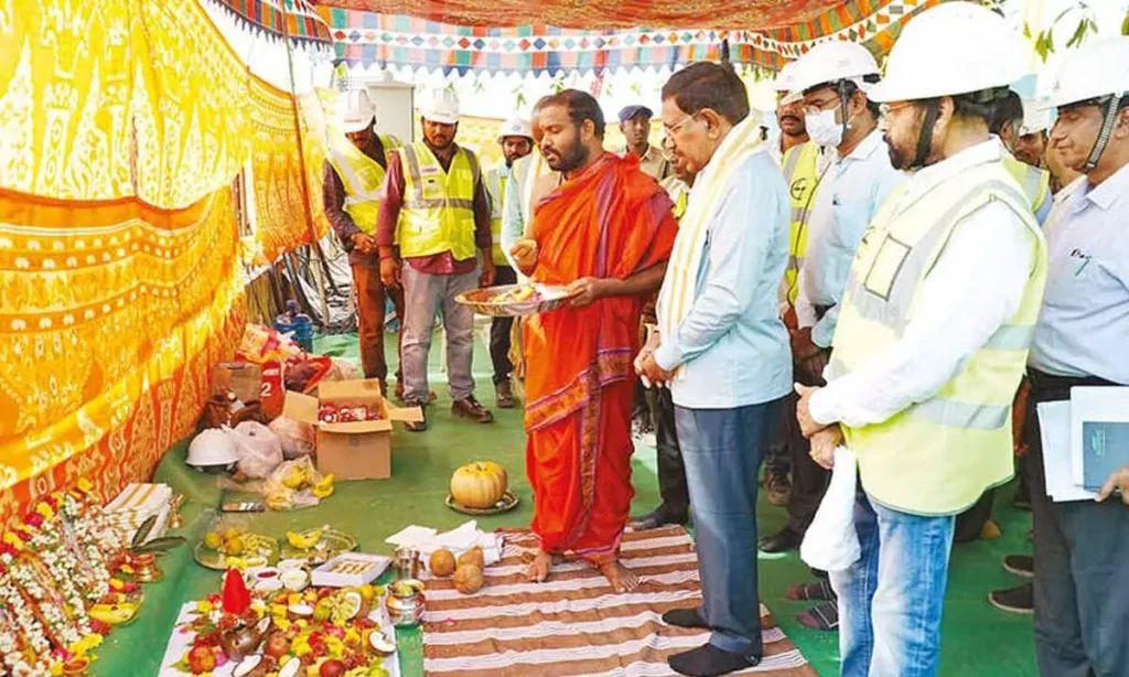 આઇકોનિક ટાવરનું બાંધકામ ઝડપી ગતિએ ચાલી રહ્યું છેઃ નારાયણ प्रतिष्ठित टावरों का निर्माण तेजी से चल रहा है: नारायण