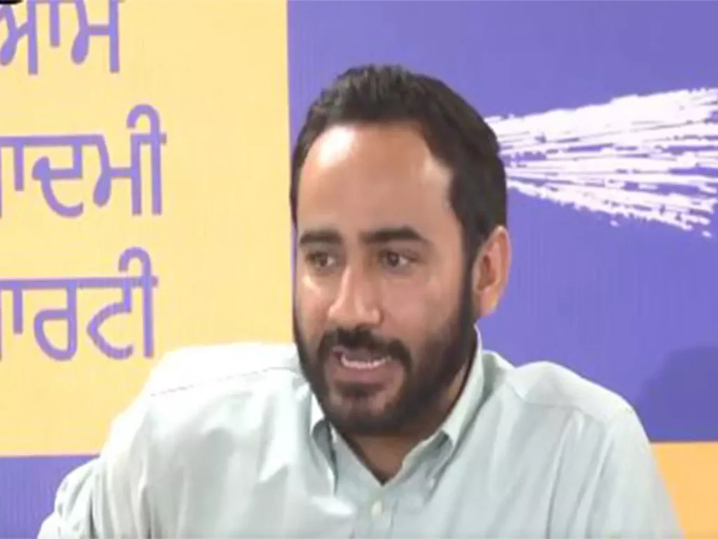 सांसद गुरमीत हेयर ने मुल्लांपुर में IPL 2026 मैच के इंतज़ामों का लिया जायज़ा