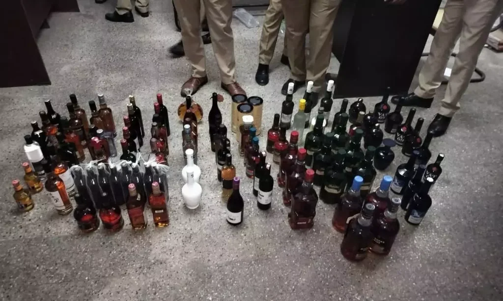 Telangana: आबकारी पुलिस ने 127 NDPL बोतलें जब्त कीं