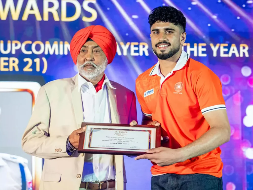 Roundglass Hockey Academy ने हॉकी इंडिया प्रेसिडेंट अवार्ड जीता