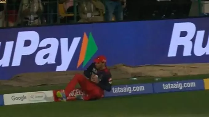 RCB vs SRH રોમાંચ: ફિલ સોલ્ટના કેચ ‘આઉટ કે નોટ આઉટ’ વિવાદે મેચમાં ઉત્તેજના વધારી RCB vs SRH रोमांच: फिल सॉल्ट के कैच ‘आउट या नॉट आउट’ विवाद ने मैच में बढ़ाई सनसनी