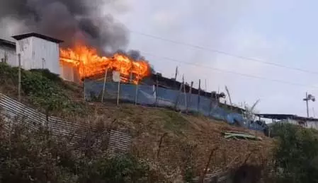 ટોળાએ NSCN-IM ઓફિસને આગ લગાડી, વિસ્તારમાં તણાવ વધ્યો NSCN-IM ऑफिस में भीड़ ने लगाई आग, इलाके में बढ़ा तनाव