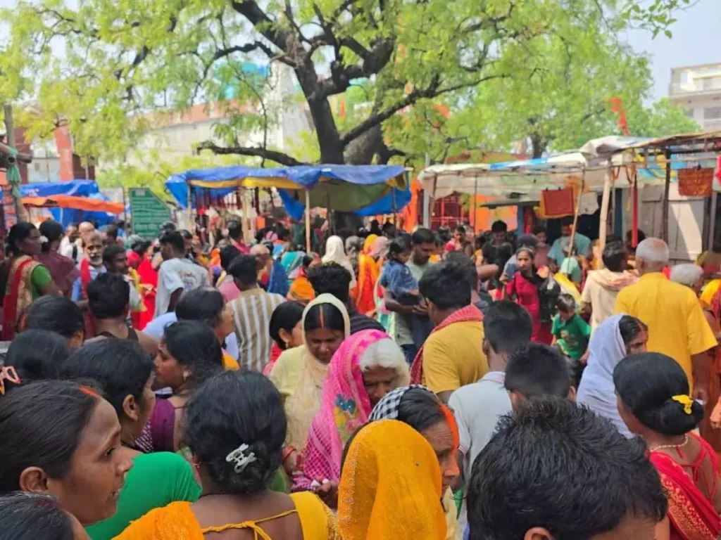 8 लोगों की मौत, मंदिर में भगदड़ की खबर