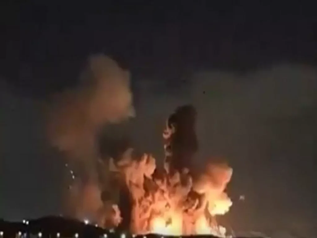 US प्रेसिडेंट डोनाल्ड ट्रंप ने धमाके का वीडियो शेयर किया; कोई कॉन्टेक्स्ट...