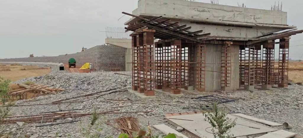 राष्ट्रीय राजमार्ग-353 पर बेलसोंडा रेलवे ओवरब्रिज निर्माण से आवागमन होगा...