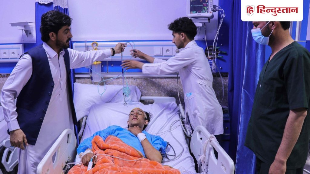 અફઘાનિસ્તાન પર પાકિસ્તાનનો જોરદાર હુમલો, હોસ્પિટલ પર હડતાલ; 400 લોકો મૃત્યુ પામ્યા पाकिस्तान का अफगानिस्तान पर बहुत बड़ा हमला, अस्पताल पर स्ट्राइक; 400 लोग मरे