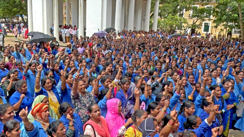 ૧.૪૦ લાખ આંગણવાડી વર્કર્સે ઓનલાઈન કામનો બહિષ્કાર કર્યાે