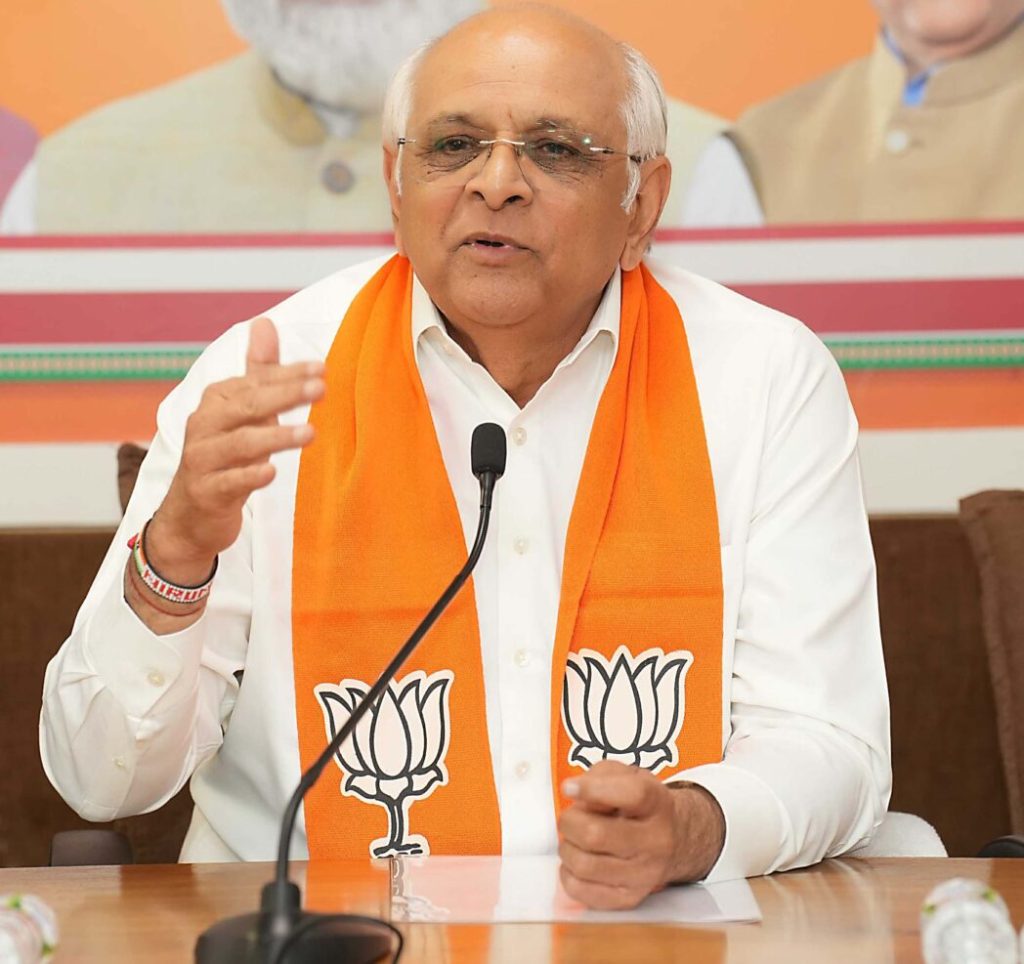 કોઈ પેટ્રોલ વિક્રેતા કૃત્રિમ અછત ઊભી કરવાનો પ્રયાસ કરશે અથવા સંગ્રહખોરી...