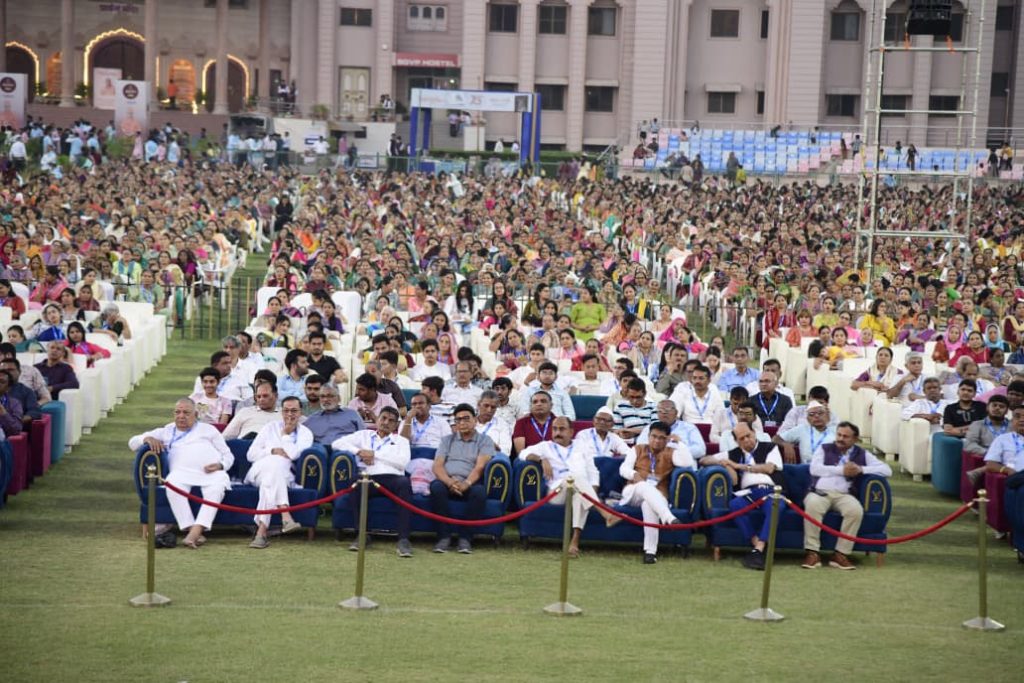 સ્વામી માધવપ્રિયદાસજી પરના ‘અમૃતવંદના’ ગ્રંથનું મુખ્યમંત્રીની...