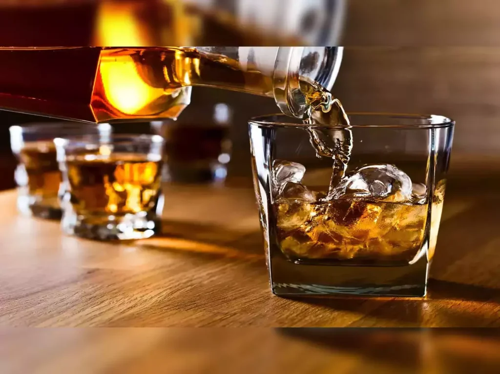 પોલીસ સ્ટેશન માત્ર 200 મીટર દૂર ધમધમતા દારૂના અડ્ડા પર જનતા રેડ