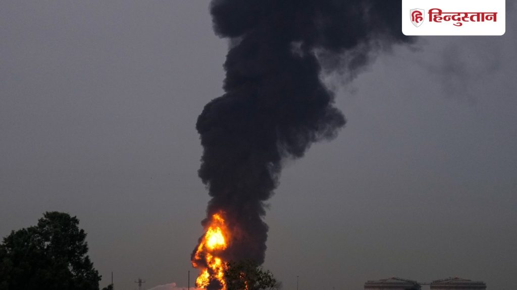 एयरपोर्ट के बाद अब UAE के गैस फील्ड पर ईरान का हमला, हर तरफ धुआं ही धुआं