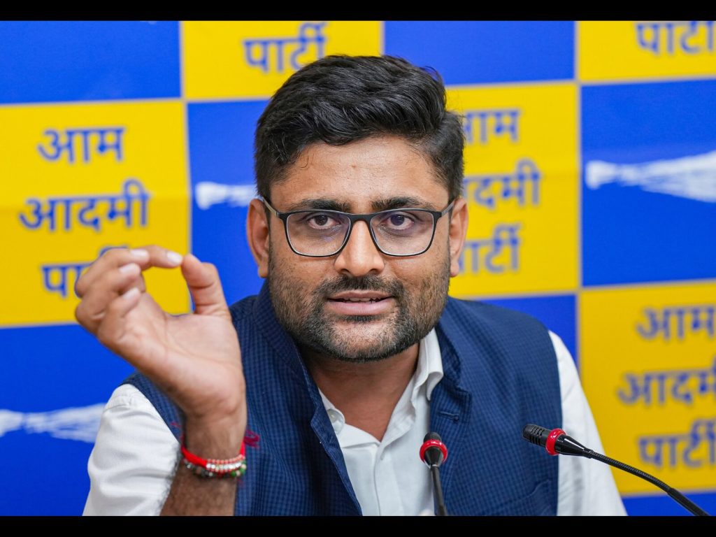 ગોપાલ ઈટાલિયાને વિધાનસભા ગૃહમાં જાહેરમાં માંગવી પડી માફી