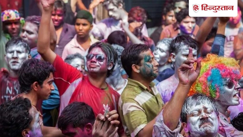 होली पर इस टॉप 5 देसी गानों का अलग है जलवा, गांवों के साथ-साथ शहरों में भी...