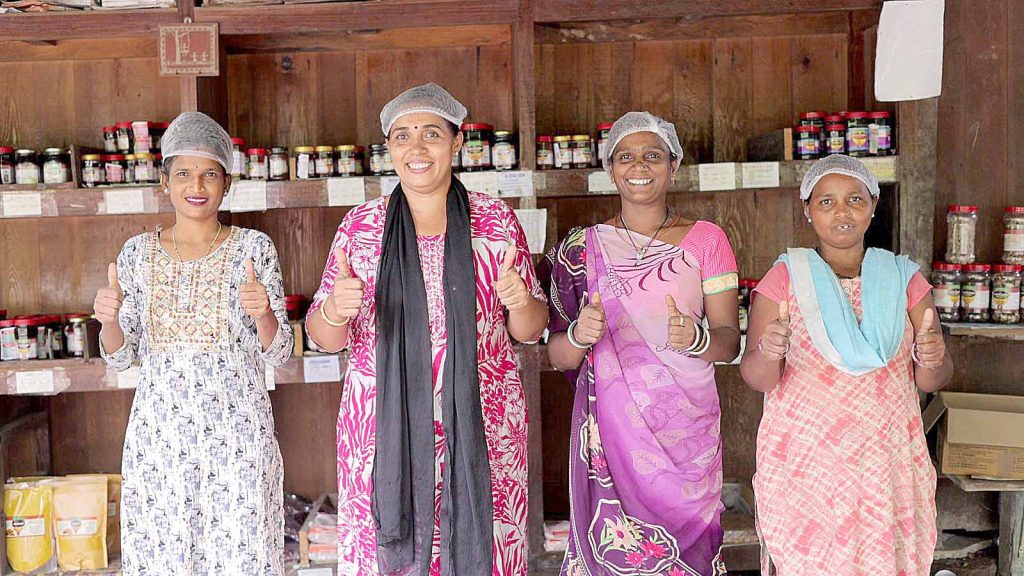 આ ચિખલી તાલુકાની મહિલાએ ઘરે જ મધ-ઉત્પાદન શરૂ કર્યું અને આજે 10 લાખથી વધુની...