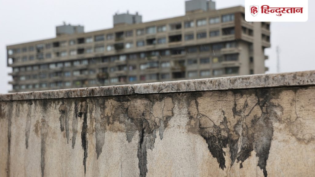 ईरान के तेल प्लांट पर अमेरिकी हमले के बाद हुई काली बारिश, आंखों में होने लगी...