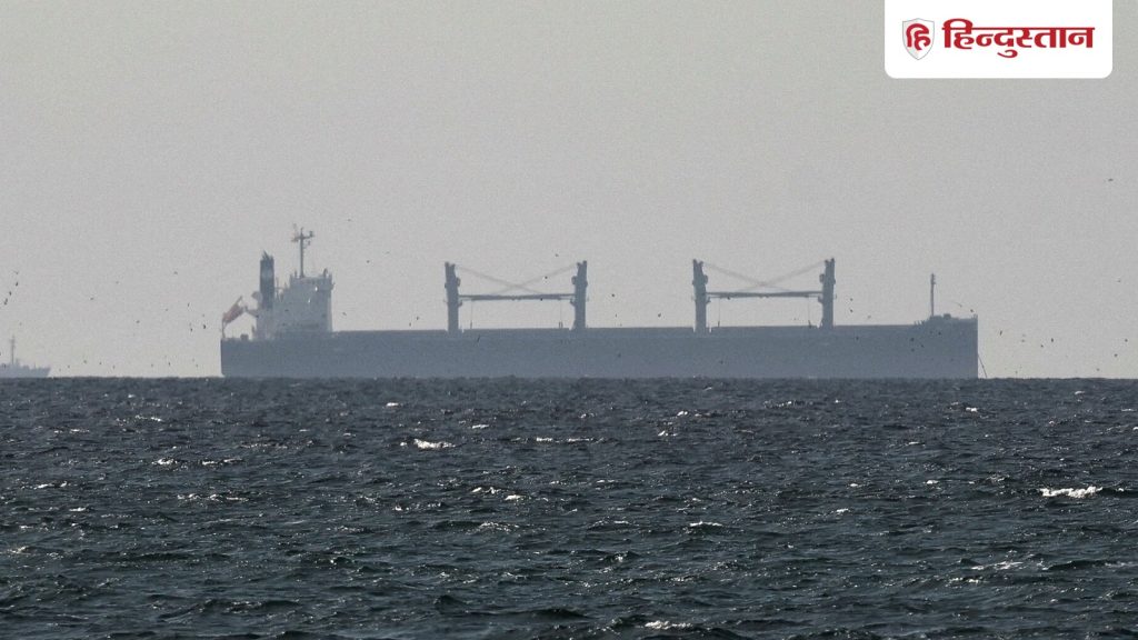 जंग के बीच गोदाम भरने में जुटा ईरान, होर्मुज से गुजरे छह जहाज; लंबे युद्ध की...