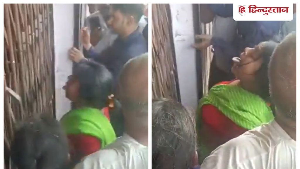 सिलेंडर ना मिला तो जीभ निकाल अजीब हरकत करने लगी महिला, लोग बोले 'माता' आईं- VIDEO