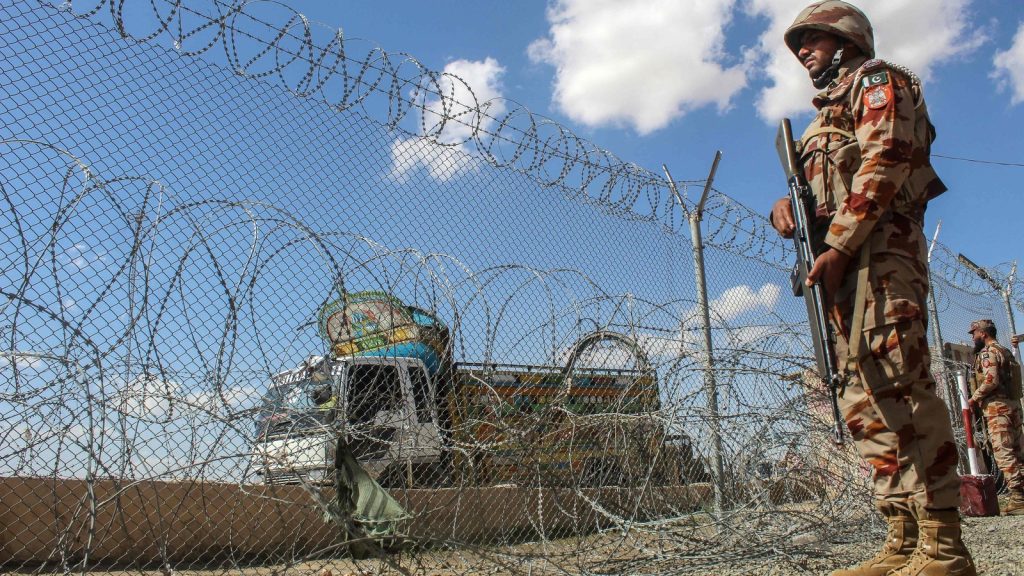 અમેરિકા અને ઈરાનને યુદ્ધવિરામ માટે બોલાવી રહ્યું છે પાકિસ્તાન, ખુદ અફઘાનિસ્તાનમાં કર્યો હુમલો… अमेरिका और ईरान को सीजफायर करने बुला रहा पाकिस्तान, खुद ने अफगानिस्तान पर...