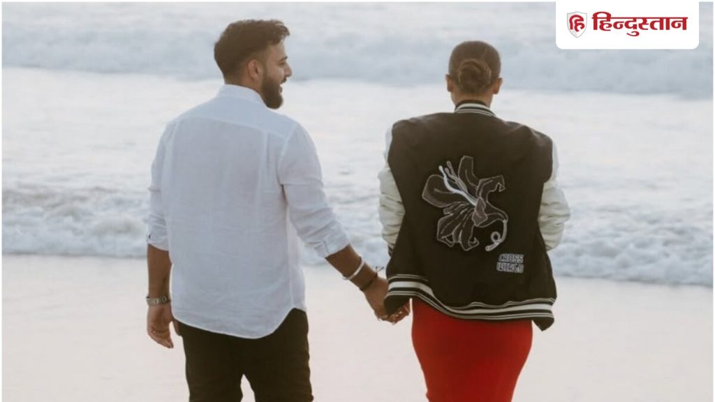 पवित्रा पुनिया ने फाइनली दिखाया मंगेतर का चेहरा, समंदर किनारे एक-दूसरे को...