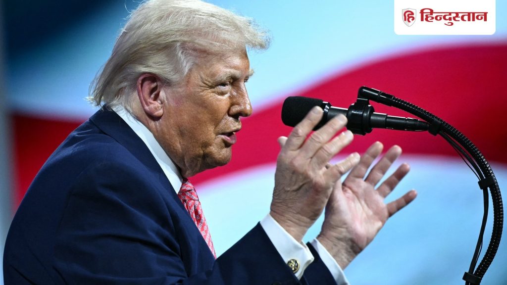 ઈરાન યુદ્ધ વચ્ચે ડોનાલ્ડ ટ્રમ્પ બાલ્કનીમાં ડાન્સ કરતા જોવા મળ્યા, લોકોએ કહ્યું- તેને આગ લગાવી દીધી… ईरान युद्ध के बीच बालकनी में नाचते दिखे डोनाल्ड ट्रंप, लोग बोले- आग लगाकर...