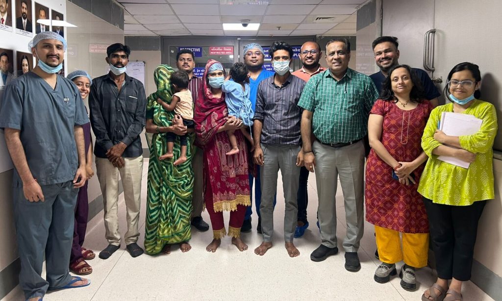 શ્રમિક પરિવારના બાળકની શ્વાસનળીમાં ફસાયેલો પથ્થર સફળ ઓપરેશનથી દૂર કરાયો