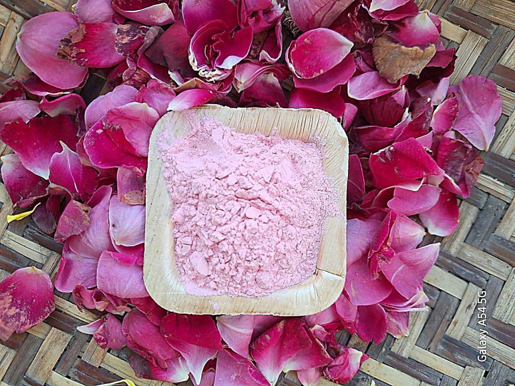 બીટ, પાલક અને કેસૂડાના સંગાથે માણો કેમિકલમુક્ત હોળીની મજા બીટ, પાલક અને કેસૂડાના સંગાથે માણો કેમિકલમુક્ત હોળીની મજા