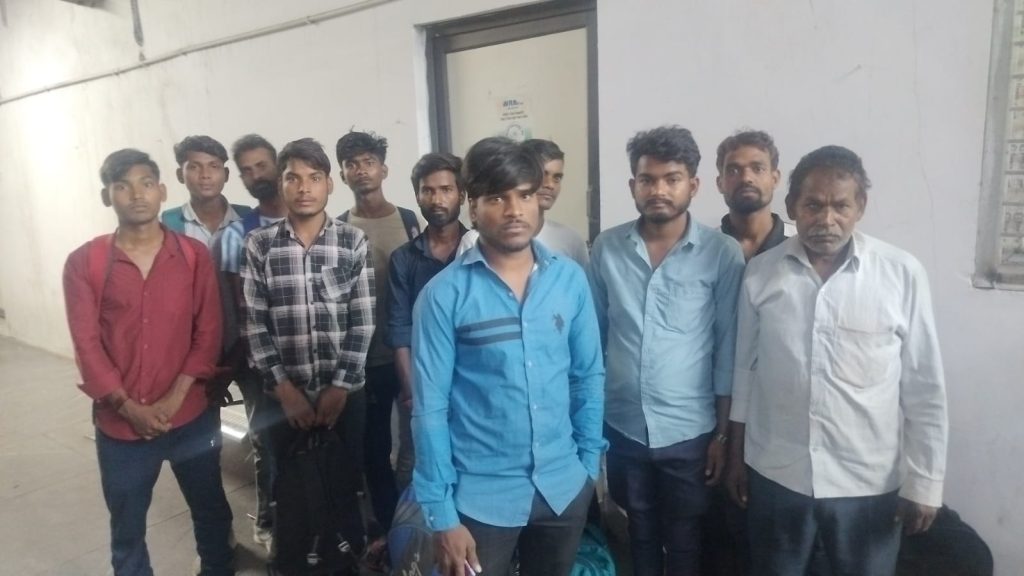 પ્રયાગરાજ-અમદાવાદ એક્સપ્રેસમાં નકલી ટિકિટ રેકેટનો પર્દાફાશ, ૧૫ શખ્સો...