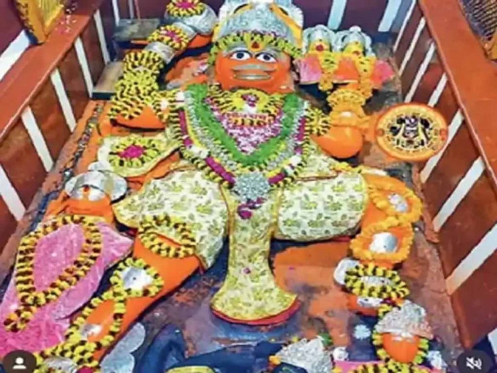 રાંચરડાના હનુમાનજી મંદિરમાં રામરોટી સેવારથમાં રોજ 500 લોકોને પ્રસાદ વિતરણ...