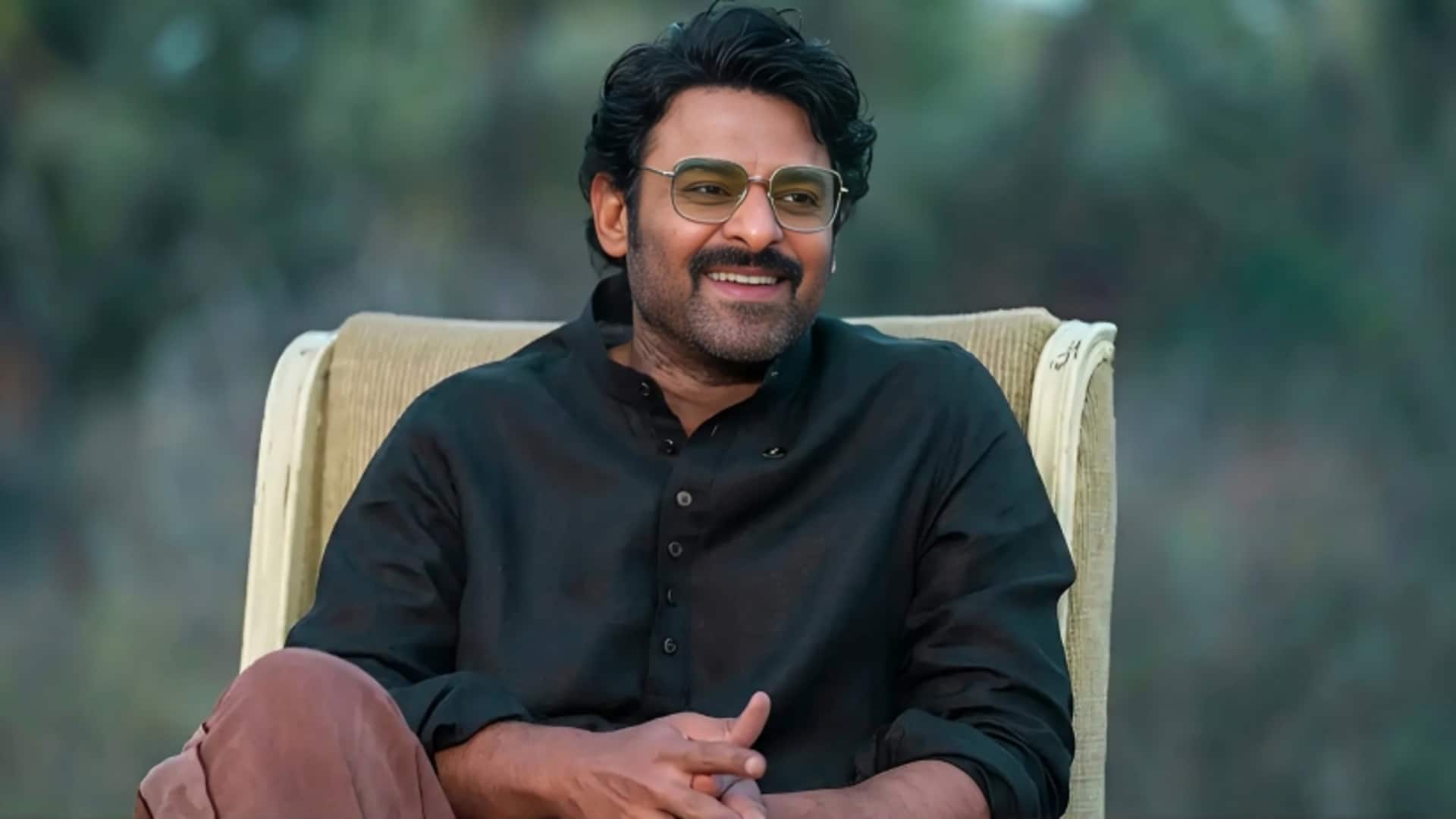 પ્રભાસનું આગામી પગલું, 2 દિગ્ગજ નિર્દેશકોના આદેશ હેઠળ 2 અખિલ ભારતીય ફિલ્મો તૈયાર કરવામાં આવી રહી છે પ્રભાસનું આગામી પગલું, 2 દિગ્ગજ નિર્દેશકોના આદેશ હેઠળ 2 અખિલ ભારતીય ફિલ્મો તૈયાર કરવામાં આવી રહી છે