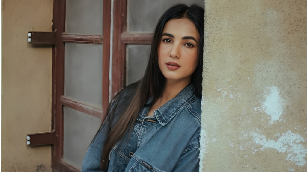 ईरान-इजरायल युद्ध के बीच दुबई में फंसीं सोनल चौहान, प्रधानमंत्री मोदी से लगाई मदद की गुहार