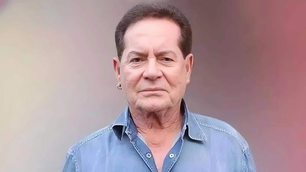 सलीम खान की शानदार वापसी, व्हीलचेयर पर बैठकर फैंस को दी ईद की मुबारकबाद; वीडियो वायरल