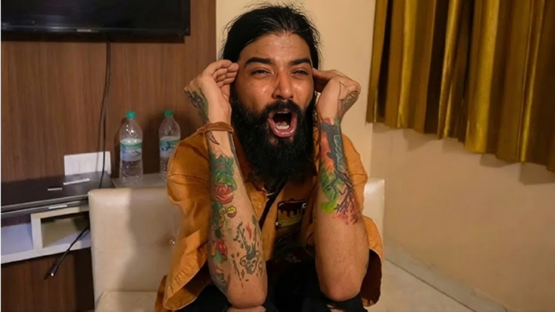 યુટ્યુબર અનુરાગ ડોભાલે ઈન્સ્ટાગ્રામ લાઈવ પર આત્મહત્યાનો પ્રયાસ કર્યો, વીડિયો થયો વાયરલ