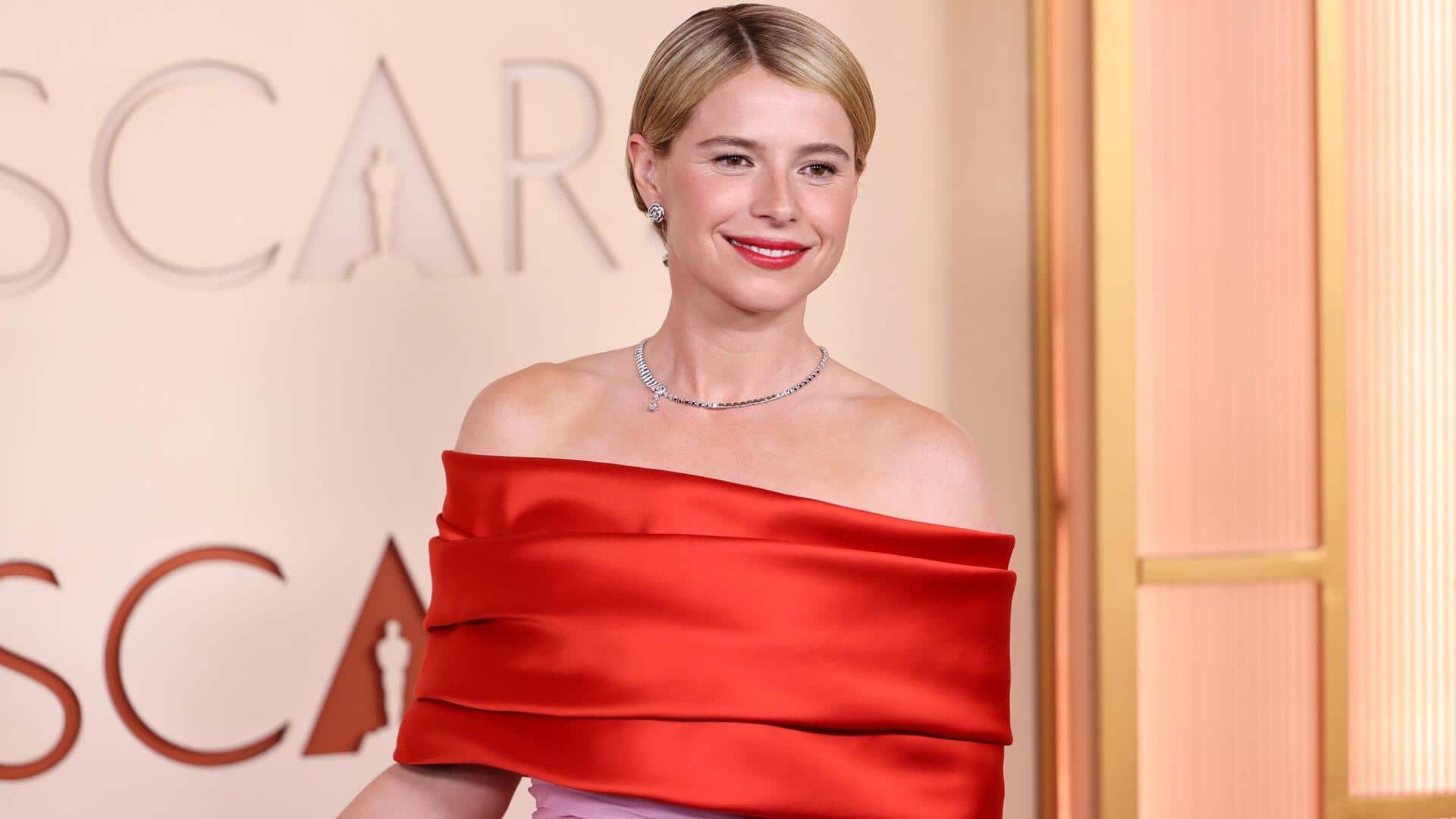 ઓસ્કાર 2026: એમ્મા સ્ટોન અને કેટ હડસનને હરાવીને જેસી બકલી શ્રેષ્ઠ અભિનેત્રી બની ઓસ્કાર 2026: એમ્મા સ્ટોન અને કેટ હડસનને હરાવીને જેસી બકલી શ્રેષ્ઠ અભિનેત્રી બની