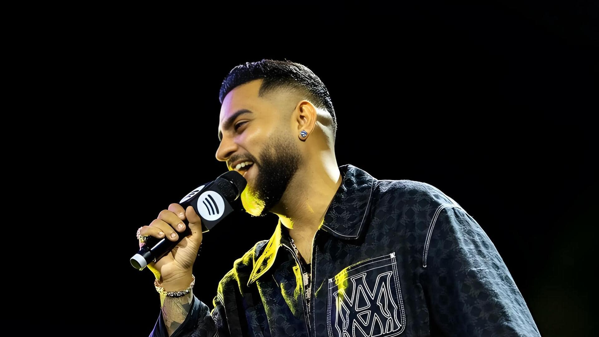 પંજાબી ગાયક કરણ ઔજલાના દિલ્હી કોન્સર્ટમાં ભારે હોબાળો, લાત અને મુક્કા; લડાઈનો વીડિયો વાયરલ થયો છે